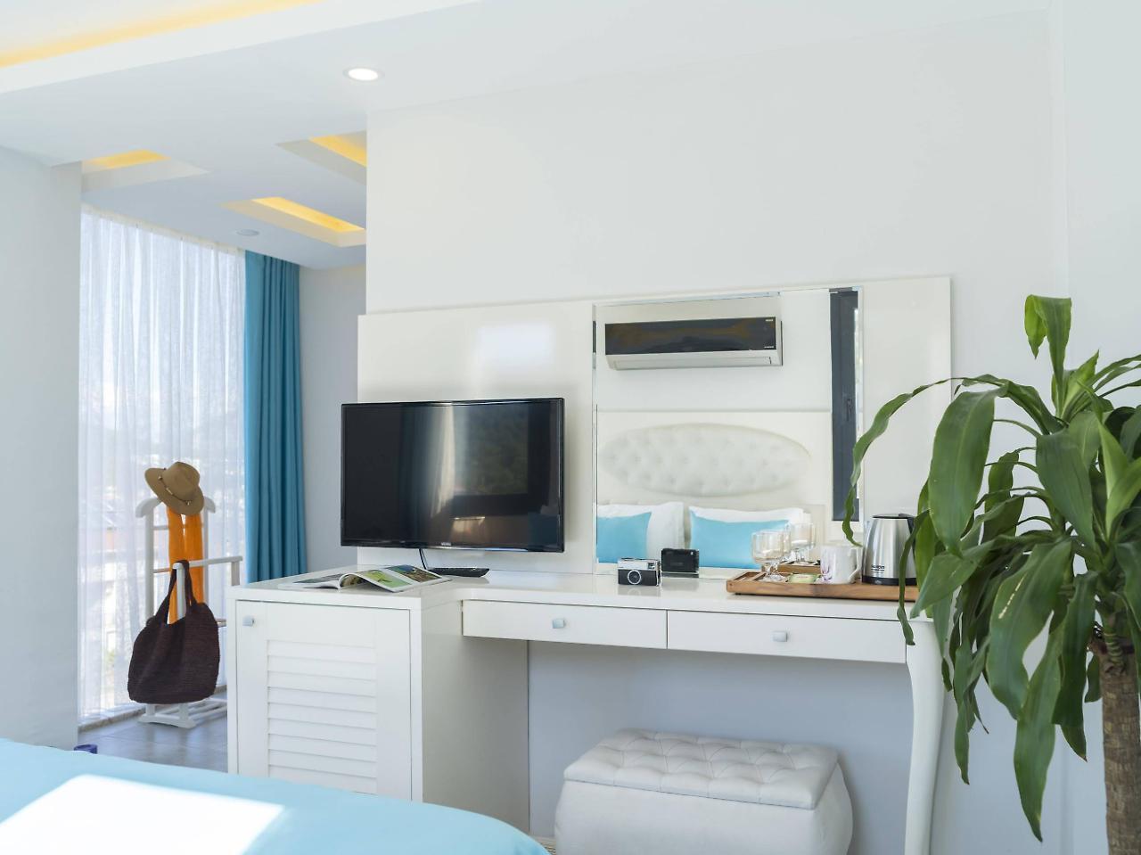 Monastery Suites Hotel (Adults Only) 올루데니스 외부 사진